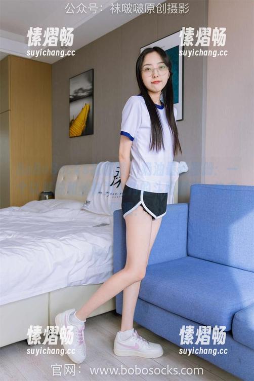 BoBoSocks袜啵啵 - 奶油最新图册：一个以棉袜和丝袜为主角的斗脚剧情，快来围观！