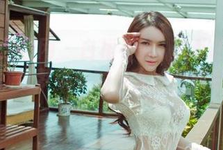 GIRLT果团网 – 白裙与龚玥菲私拍的完美结合，就像梦境中的少女，一转眼就醒了。