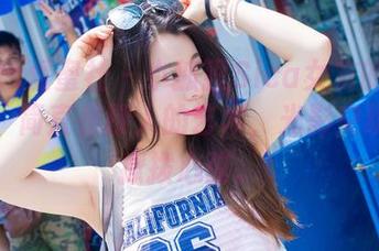 IMiss爱蜜社 – 小狐狸Sica女友的全套写真，简直是撩人的艺术，光影交织像在撩拨心弦。