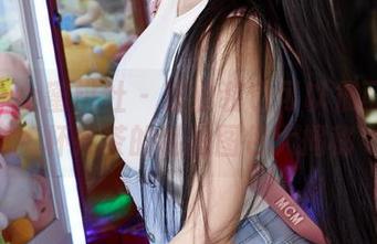 MiiTao蜜桃社 – 职业装也可以很可爱：E杯奶茶的私拍图包大揭秘