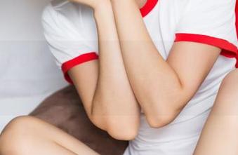 TouTiao头条女神 – 周思超的皮衣，原图太真实，我只好心里默默咽下羡慕