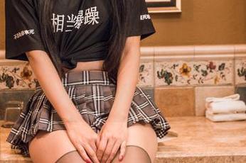 TouTiao头条女神 – 梦心玥御姐写真精选，带你进入一个光影交织的世界。