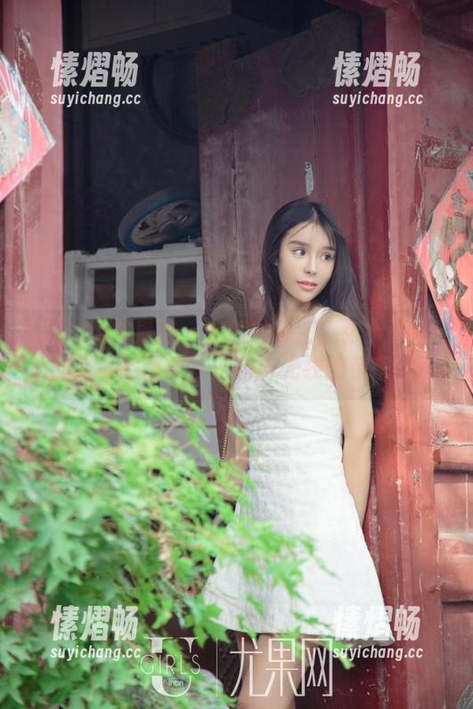 UGirls尤果网 - 在线的秘密：张小西Ann的比基尼图集，沙粒与光线的亲密互动