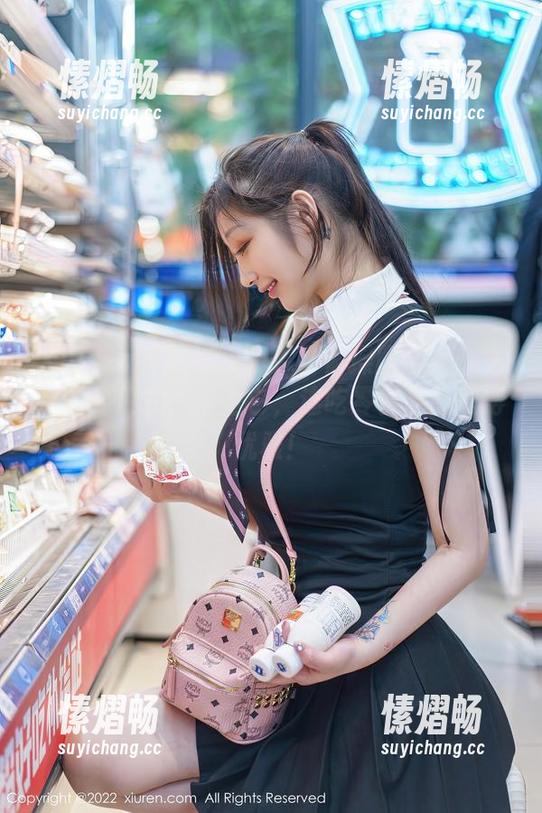 Xiuren秀人网 - 杨幂幂体操服合集：生活需要仪式，穿上它，连吃零食都能变得优雅！