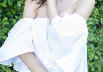 YouMi尤蜜荟 – 宋KiKi的泳衣私房图包：水中透出的那一抹神秘
