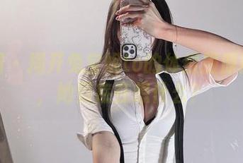 微密圈 – 揭开兔宝妮to的体操服原图合集，她到底在想什么？