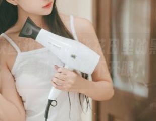 在兔玩映画找到的那些花田里的黑猫妹妹，美到让人移不开眼！