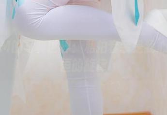 墨玉M的写真世界：私拍套装是我心中永恒的旋律