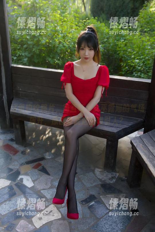 这组豹纹照片，简直让小女巫露娜的气场飙升，原图咋能这么吸引人？