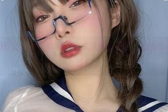 小泉学姐吖比基尼写真集：在水边晃来晃去，满满都是假期快乐！