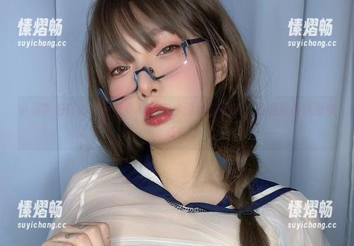小泉学姐吖比基尼写真集：在水边晃来晃去，满满都是假期快乐！
