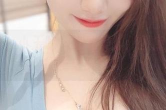 微密圈 – 小玉吃果冻的美脚：图库里的不经意之美写真