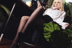 观看屿鱼的兔女郎图包，蔚蓝色调下的撩人时刻，绝对不容错过！
