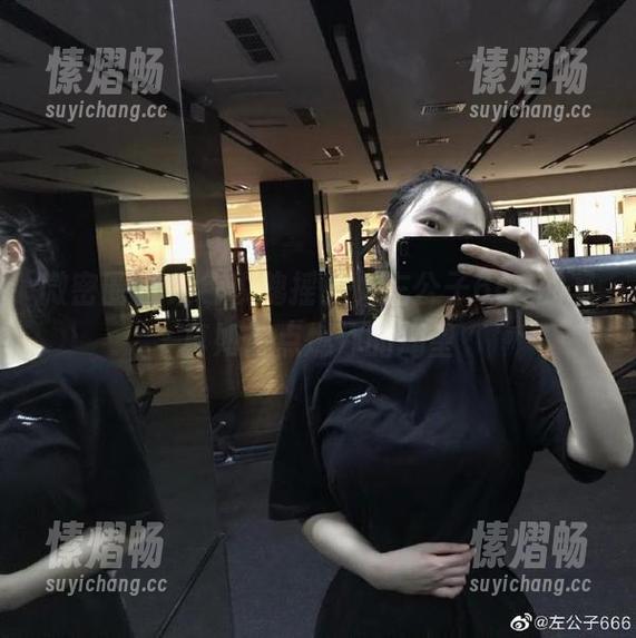 微密圈 - 红色玫瑰摇曳，左公子666的写真如何点燃你的渴望