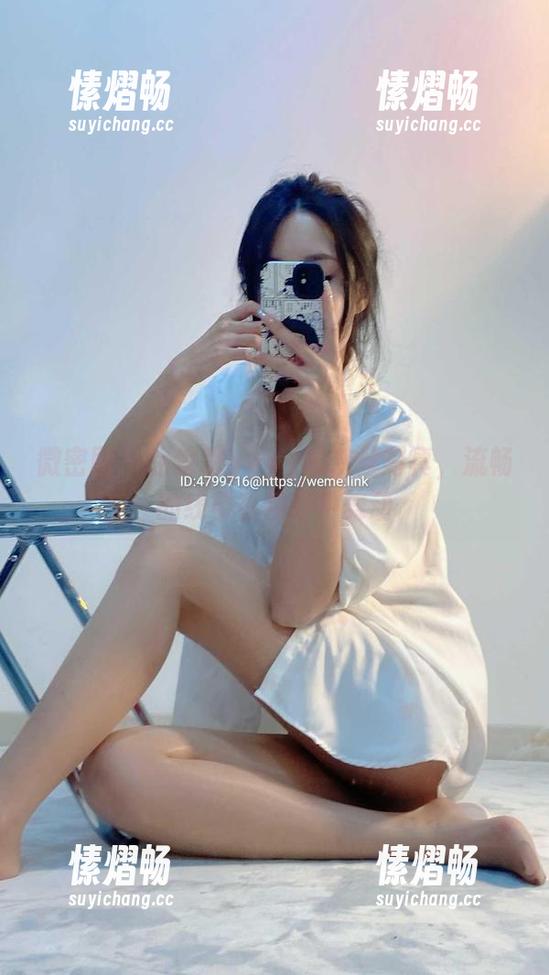 微密圈 - 徐绾绾yyyy的灰丝写真，流畅的线条在视野中舞动