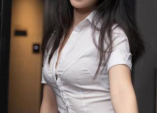 原图解析：抖娘利世的黄色战袍，让我想起了我小时候玩的大黄蜂！
