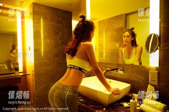 推女神 - 子纯儿Annie的眼镜美图：高清还原她的神秘魅力！