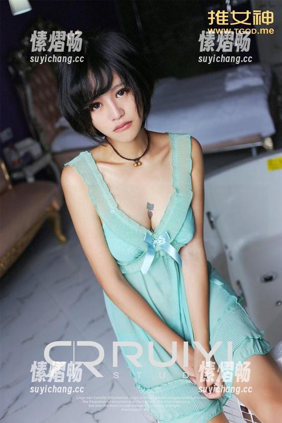 推女神 - 亲们，这对吊带真是太友好了！高清罗婉莹照片送温暖！