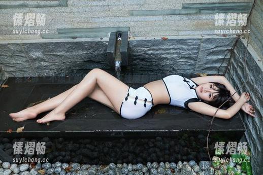 推女郎 - 不想上班的理由：在线刷杨伊的网袜图片，简直就是心灵鸡汤！