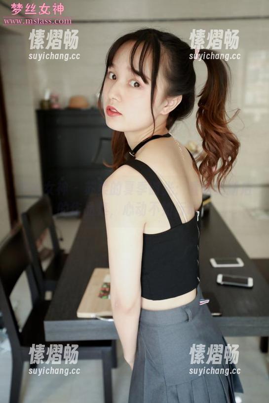 梦丝女神 - 苏柔的夏季时光：看看更新后的作品集，心动不如行动！