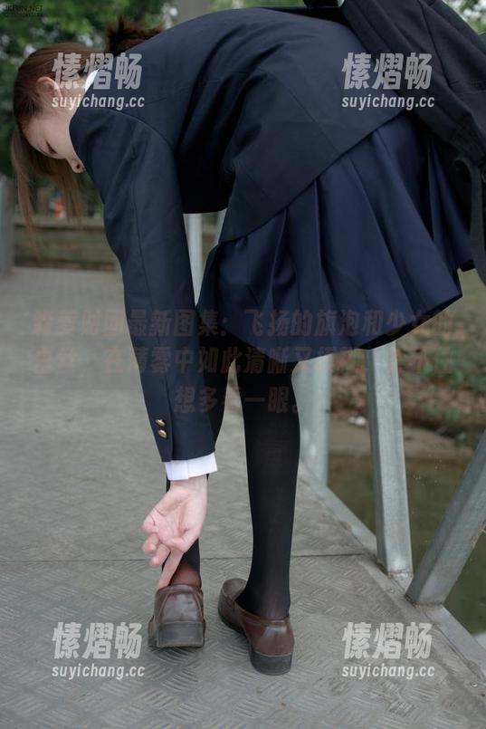 森萝财团最新图集：飞扬的旗泡和少女的白丝，在薄雾中如此清晰又模糊，禁不住想多看一眼。