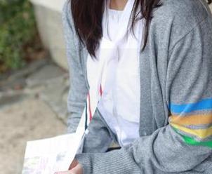 模范学院 – 这组写真，柒喜小baby的毛衣似乎比我更会发光。