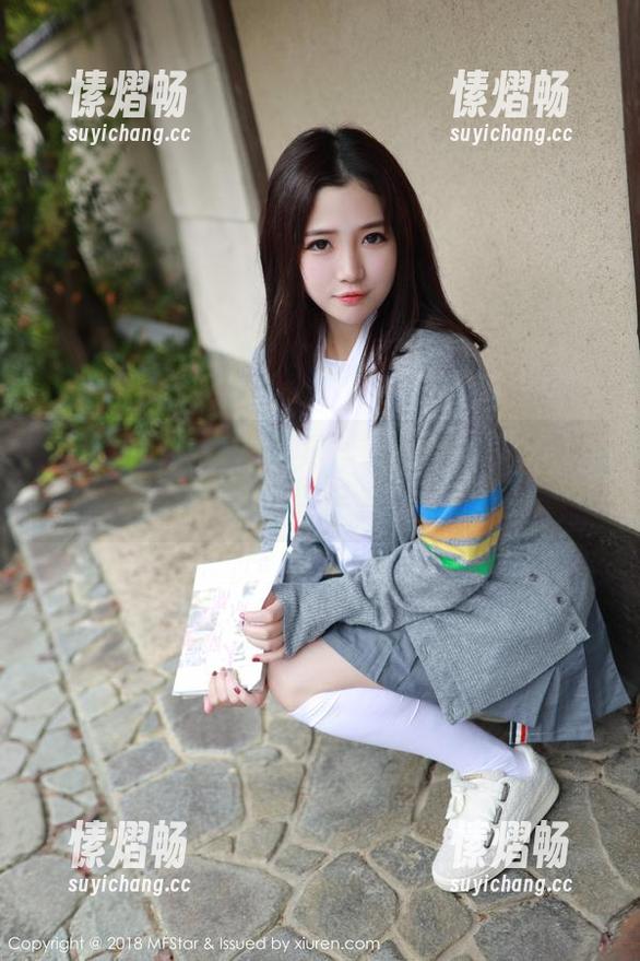 模范学院 - 这组写真，柒喜小baby的毛衣似乎比我更会发光。