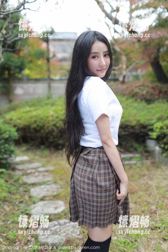 模范学院 - 陈小诺Niki的瑜伽写真，光影交汇间，她的每一个姿势都在说悄悄话。