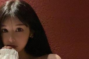 微密圈 – 你的办公室也可以这么美？沈汝凡超哇塞定制写真揭秘
