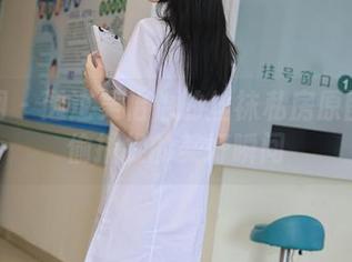 秀人网 – 透过吴怡怡的丝袜私房原图：偷偷捕捉的美好瞬间