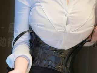 秀人网 – 是小逗逗白裙分享：小心了，别在她身边待太久，谁知道会发生什么呢？