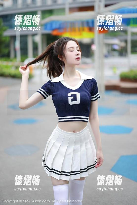 秀人网 - 当月酱儿遇上清纯：网盘里的轻盈瞬间