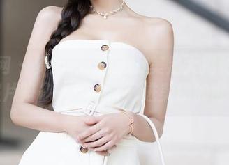 秀人网 – 梦娜Vanessa美足大揭秘！高清照片陪你一起‘走’进美丽的世界！