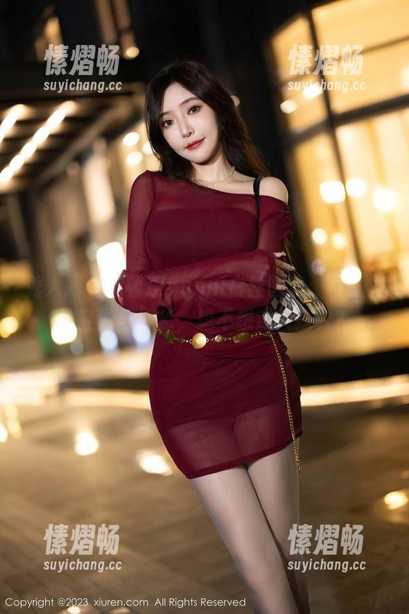 秀人网 - 王馨瑶yanni白丝图集：写真里的轻盈与神秘，想不想深入探究？