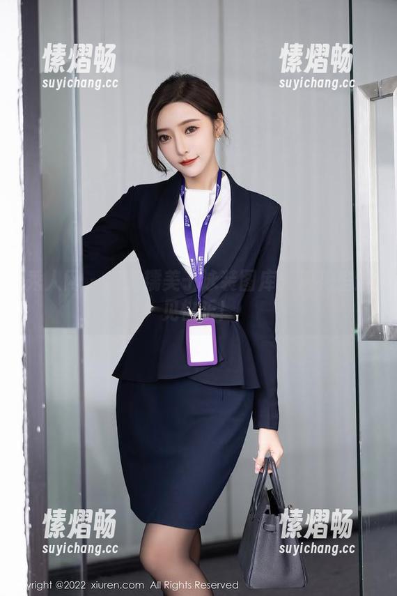 秀人网 - 高清糯美子泳装图库：浪花里遇见快乐！