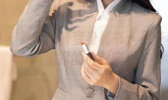 秀人网 – 看薇薇酱变身秘书：那些不小心流露的小秘密