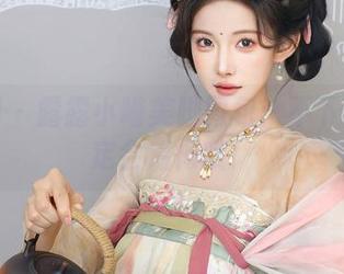 秀人网 – 露露小喵美脚图包：不下载你一定会后悔哦！