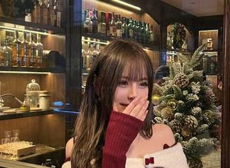 精选写真——芊芊酱w的白丝瞬间，眼睛根本不够用！
