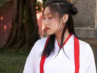 蜜桃社 – 铃木的奶牛写真：当可爱与艺术相遇，光影下的故事