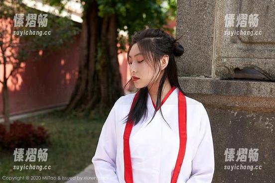 蜜桃社 - 铃木的奶牛写真：当可爱与艺术相遇，光影下的故事