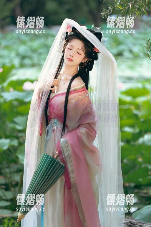 镜头下的调皮魅魔：雯妹不讲道理的Prouddevil作品掀开神秘面纱