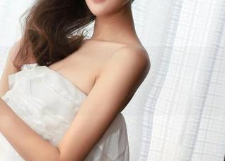 青豆客 – 看看谭晓彤的私房制服，图片带你走入梦境！