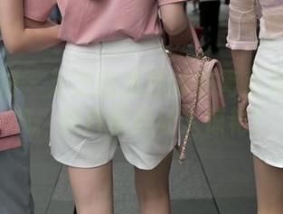 魔镜街拍 – 芝芝的蓝色泳衣简直是泳池经典，图片精选让人惊艳！