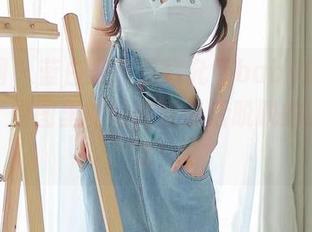 微密圈 – 蓝白条纹是黎允熙baby的最佳拍档，原图里的她简直是活脱脱的时尚标本！